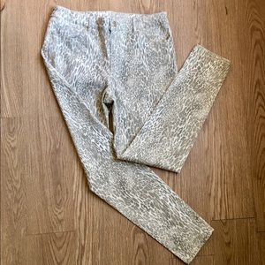 EUC- Chico’s Size 1 Platinum Jegging